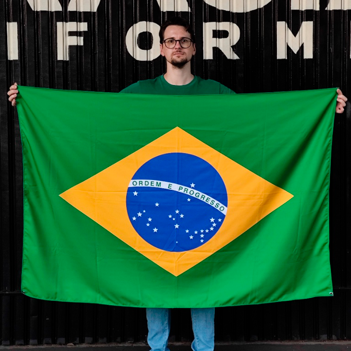 Bandeira do Brasil Uma Face 4 Ilhós 100% Poliéster Proteção UV50+ Alta Qualidade Costura Excelente